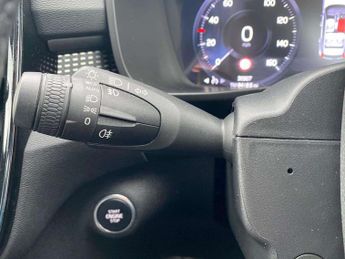 VOLVO XC40 2.0 B4P R Design Pro 5Dr Auto