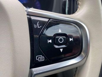 VOLVO XC60 2.0 B4P Plus Dark 5Dr Geartronic