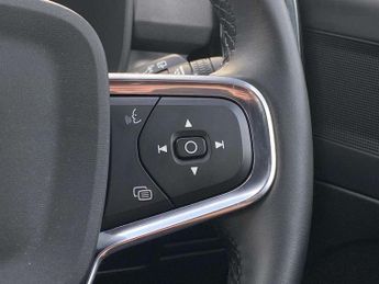 VOLVO XC40 2.0 B3P Core 5Dr Auto