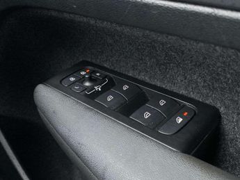 VOLVO XC40 2.0 B4P R Design Pro 5Dr Auto [7 Speed]