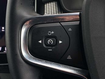 VOLVO XC40 2.0 B4P R Design Pro 5Dr Auto [7 Speed]