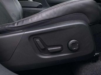 VOLVO XC40 2.0 B4P R Design Pro 5Dr Auto [7 Speed]