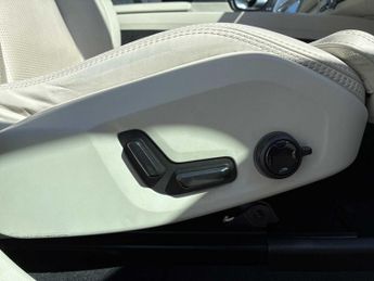 VOLVO XC60 2.0 B5P Ultimate Dark 5Dr Awd Geartronic