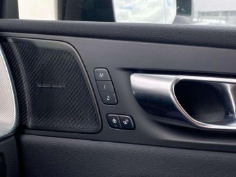 VOLVO XC60 2.0 B4P Plus Dark 5Dr Geartronic