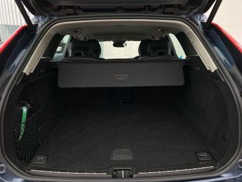 VOLVO XC60 2.0 B4P Plus Dark 5Dr Geartronic
