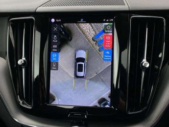 VOLVO XC60 2.0 B4P Plus Dark 5Dr Geartronic