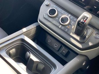 LAND ROVER DEFENDER 3.0 D300 X-Dynamic Se 110 5Dr Auto [7 Seat]