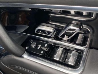 LAND ROVER RANGE ROVER 3.0 P440E Hse 4Dr Auto