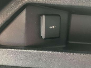 LAND ROVER DISCOVERY SPORT 2.0 D200 Dynamic Se 5Dr Auto [5 Seat]