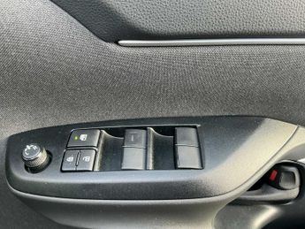TOYOTA YARIS CROSS 1.5 Hybrid Design 5Dr Cvt