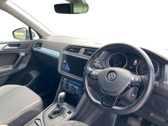 VOLKSWAGEN TIGUAN 2.0 Tdi Se Navigation Suv 5Dr Diesel Dsg Euro 6 (S/S) (150 Ps)