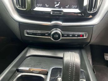 VOLVO XC60 2.0 B5P [250] Momentum 5Dr Geartronic