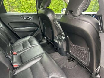 VOLVO XC60 2.0 B5P [250] Momentum 5Dr Geartronic