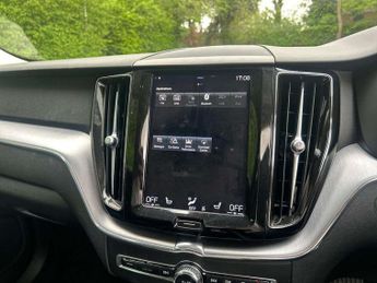 VOLVO XC60 2.0 B5P [250] Momentum 5Dr Geartronic