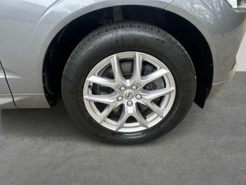 VOLVO XC60 2.0 B5P [250] Momentum 5Dr Geartronic