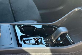 VOLVO XC40 2.0 B4P Ultimate Dark 5Dr Auto
