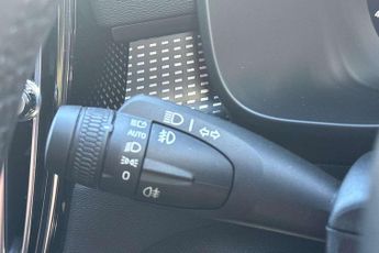 VOLVO XC40 2.0 B4P Ultimate Dark 5Dr Auto