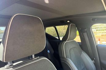 VOLVO XC40 2.0 B4P Ultimate Dark 5Dr Auto