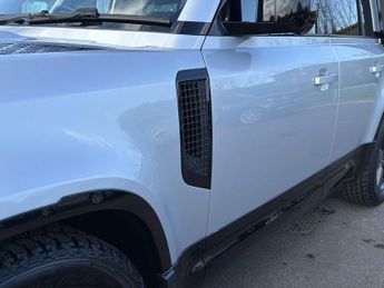 LAND ROVER DEFENDER 3.0 D250 X-Dynamic Hse 110 5Dr Auto