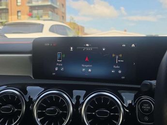 MERCEDES-BENZ CLA Cla 180 Amg Line Premium 4Dr Tip Auto