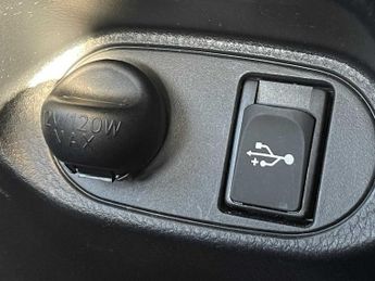 TOYOTA YARIS 1.5 Hybrid Icon Tech 5Dr Cvt