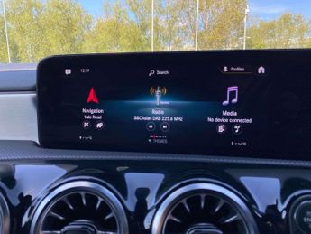 MERCEDES-BENZ CLA Cla 200 Amg Line Premium 5Dr Tip Auto