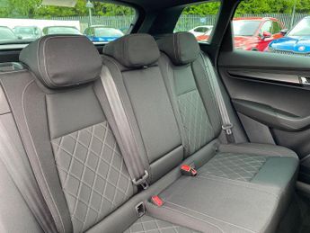 SKODA KAROQ 2.0 Tsi Sportline Suv 5Dr Petrol Dsg 4Wd Euro 6 (S/S) (190 Ps)