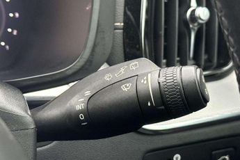 VOLVO XC60 2.0 B4D R Design Pro 5Dr Awd Geartronic