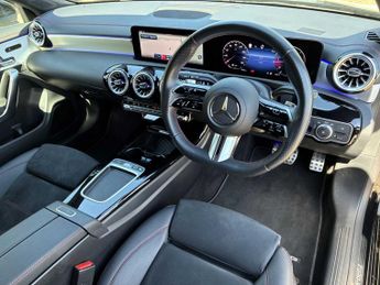 MERCEDES-BENZ CLA Cla 220D Amg Line Premium 5Dr Tip Auto