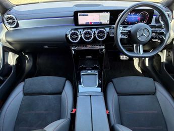 MERCEDES-BENZ CLA Cla 220D Amg Line Premium 5Dr Tip Auto