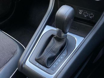 RENAULT CAPTUR 1.6 E-Tech Techno Suv 5Dr Petrol Hybrid Auto Euro 6 (S/S) (145 P