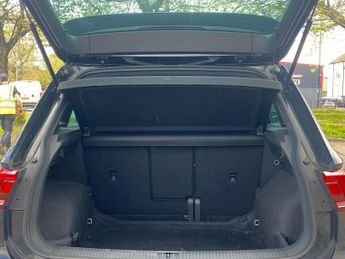 VOLKSWAGEN TIGUAN 1.5 Tsi R-Line Suv 5Dr Petrol Dsg Euro 6 (S/S) (150 Ps)