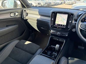 VOLVO XC40 2.0 B4P Plus Dark 5Dr Awd Auto