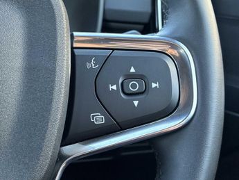 VOLVO XC40 2.0 B4P Plus Dark 5Dr Awd Auto
