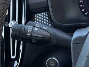 VOLVO XC40 2.0 B4P Plus Dark 5Dr Awd Auto