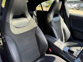 MERCEDES-BENZ CLA Cla 200 Amg Line Premium + Night Ed 4Dr Tip Auto