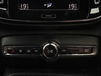 VOLVO XC40 1.5 T3 [163] R Design 5Dr Geartronic