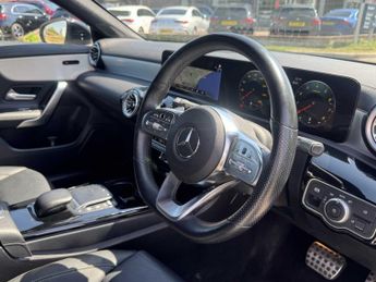 MERCEDES-BENZ CLA Cla 200 Amg Line Executive 5Dr Tip Auto