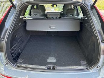 VOLVO XC60 2.0 B4P Plus Dark 5Dr Geartronic