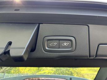 VOLVO XC60 2.0 B4P Plus Dark 5Dr Geartronic
