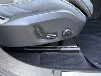 VOLVO XC60 2.0 B4P Plus Dark 5Dr Geartronic