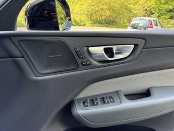 VOLVO XC60 2.0 B4P Plus Dark 5Dr Geartronic