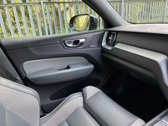 VOLVO XC60 2.0 B4P Plus Dark 5Dr Geartronic