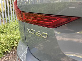 VOLVO XC60 2.0 B4P Plus Dark 5Dr Geartronic