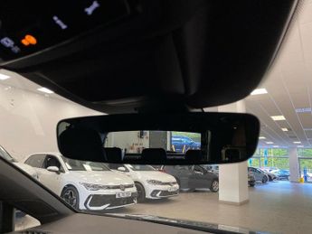 VOLKSWAGEN GOLF 2.0 Tdi 150 R-Line 5Dr Dsg