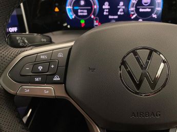 VOLKSWAGEN GOLF 2.0 Tdi R-Line Hatchback 5Dr Diesel Dsg Euro 6 (S/S) (150 Ps)