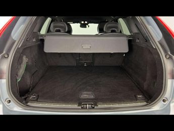 VOLVO XC60 2.0 B4D R Design 5Dr Awd Geartronic