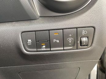 HYUNDAI KONA 39Kwh Premium Suv 5Dr Electric Auto (10.5Kw Charger) (136 Ps)