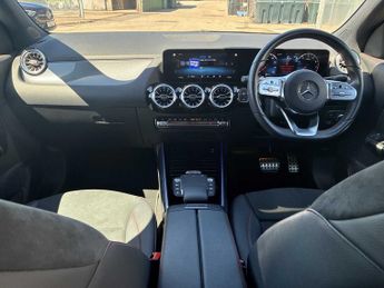 MERCEDES-BENZ GLA Gla 200 Amg Line Executive 5Dr Auto