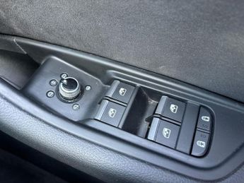 AUDI A4 2.0 Tdi 35 Black Edition Saloon 4Dr Diesel S Tronic Euro 6 (S/S)